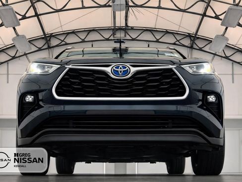 Used 2021 Toyota Highlander XLE image 6