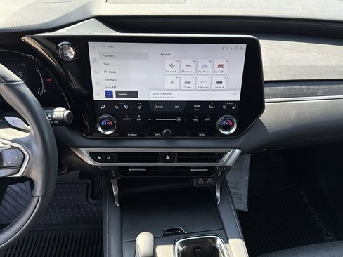 Used 2023 Lexus RX 350 w/ Luxury Package image 20