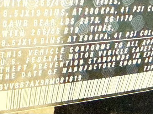 Used 2024 Volkswagen Tiguan SE R-Line image 33