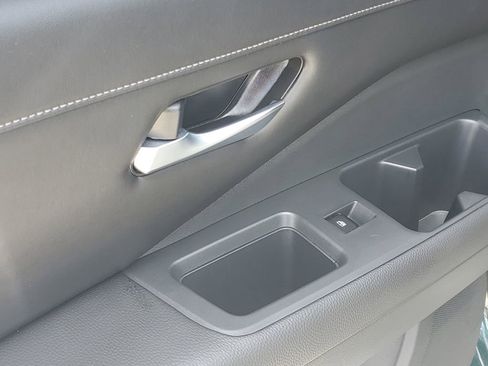 Certified 2024 Nissan Pathfinder SL FWD image 20