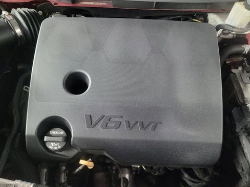 Used 2020 Chevrolet Traverse LT FWD image 30