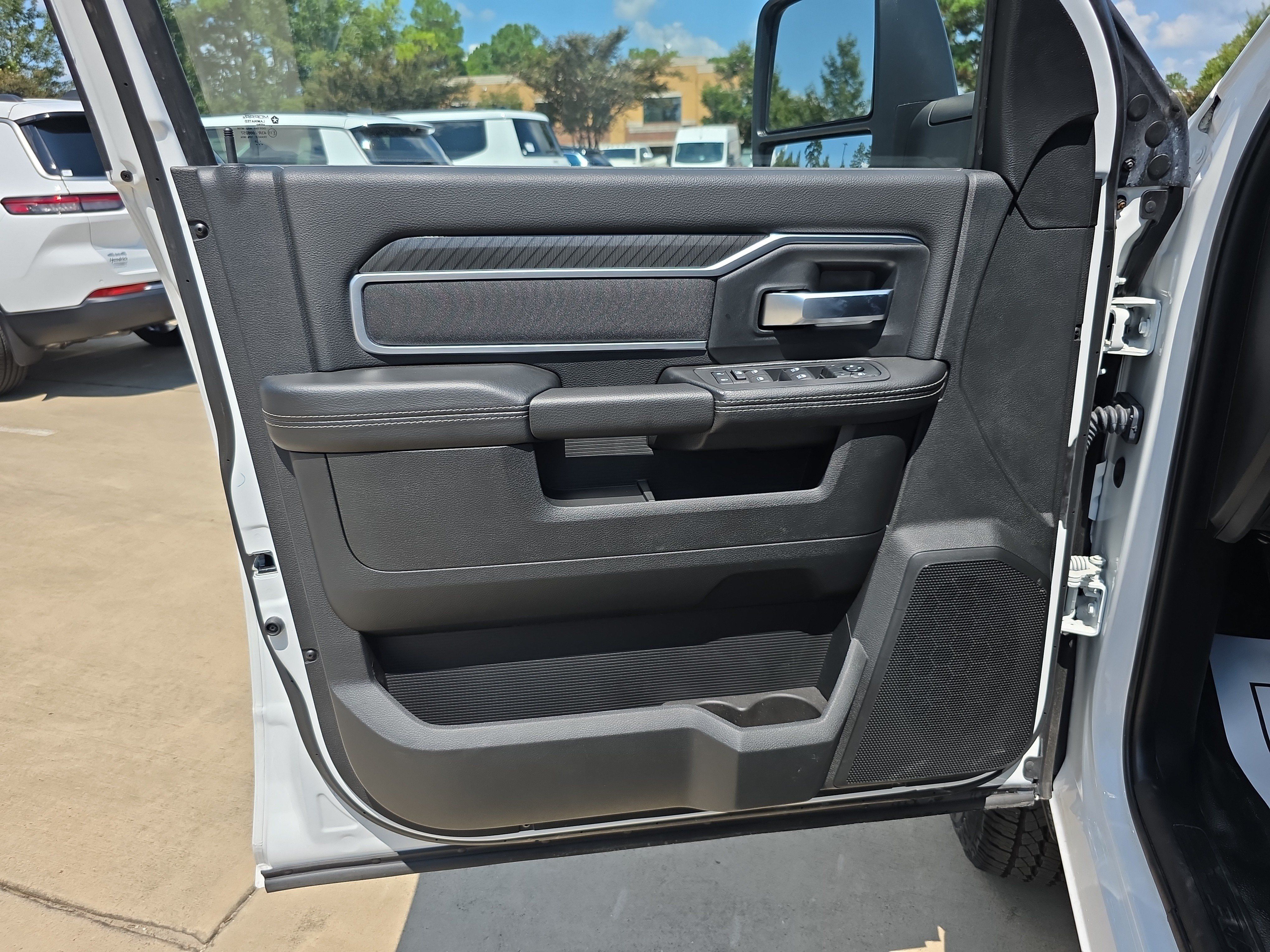 Used 2025 RAM 3500 Big Horn AWD/4WD image 13