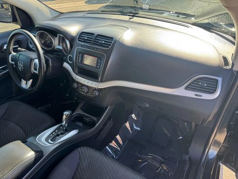 Used 2013 Dodge Journey SXT w/ Flexible Seating Group image 28