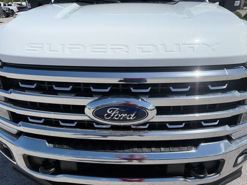 Used 2024 Ford F250 Lariat w/ FX4 Off-Road Package AWD/4WD image 37