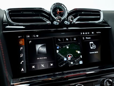 New 2025 Bentley Bentayga image 37