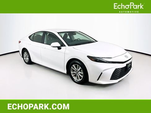 Used 2025 Toyota Camry LE image 1