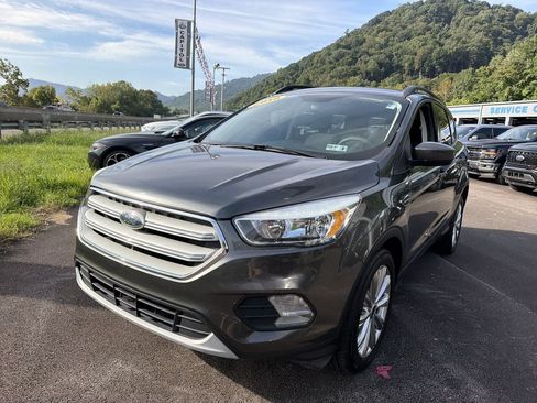 Used 2018 Ford Escape SE FWD image 10