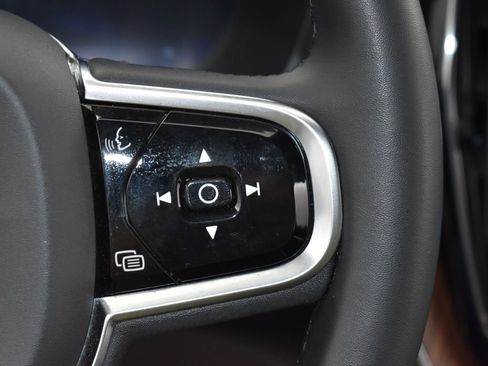 Used 2024 Volvo XC60 B5 Plus image 23