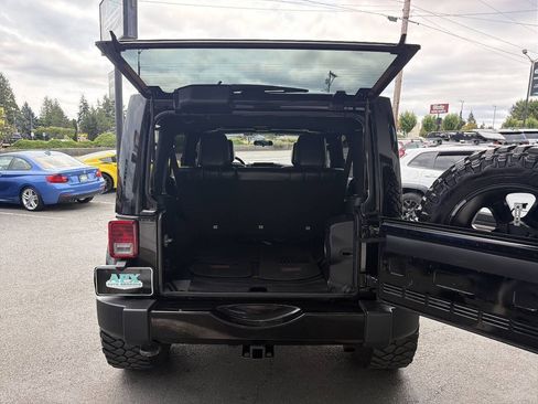 Used 2012 Jeep Wrangler Unlimited Sahara AWD/4WD image 6