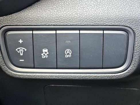 Used 2023 Kia Soul LX w/ Option Group 015 FWD image 13