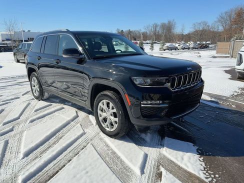 Used 2023 Jeep Grand Cherokee Limited image 2