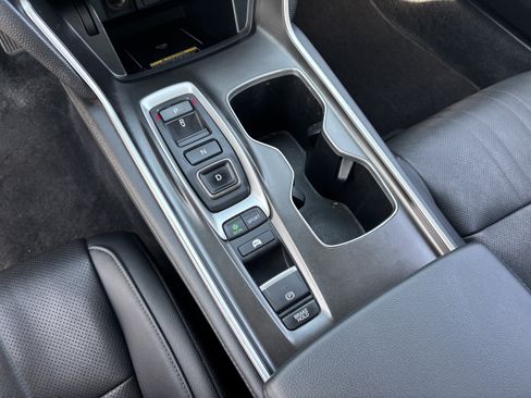 Used 2021 Honda Accord Touring image 24