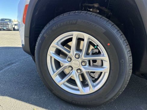 New 2025 Jeep Grand Cherokee L Laredo w/ Luxury Tech Group I image 17