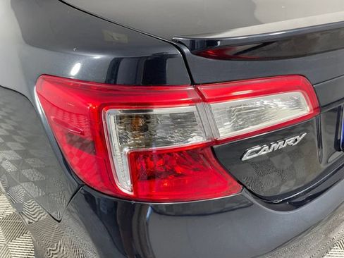 Used 2014 Toyota Camry SE w/ Moonroof Package FWD image 13