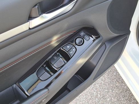 Used 2023 Nissan Altima 2.5 SR w/ SR Premium Package FWD image 23