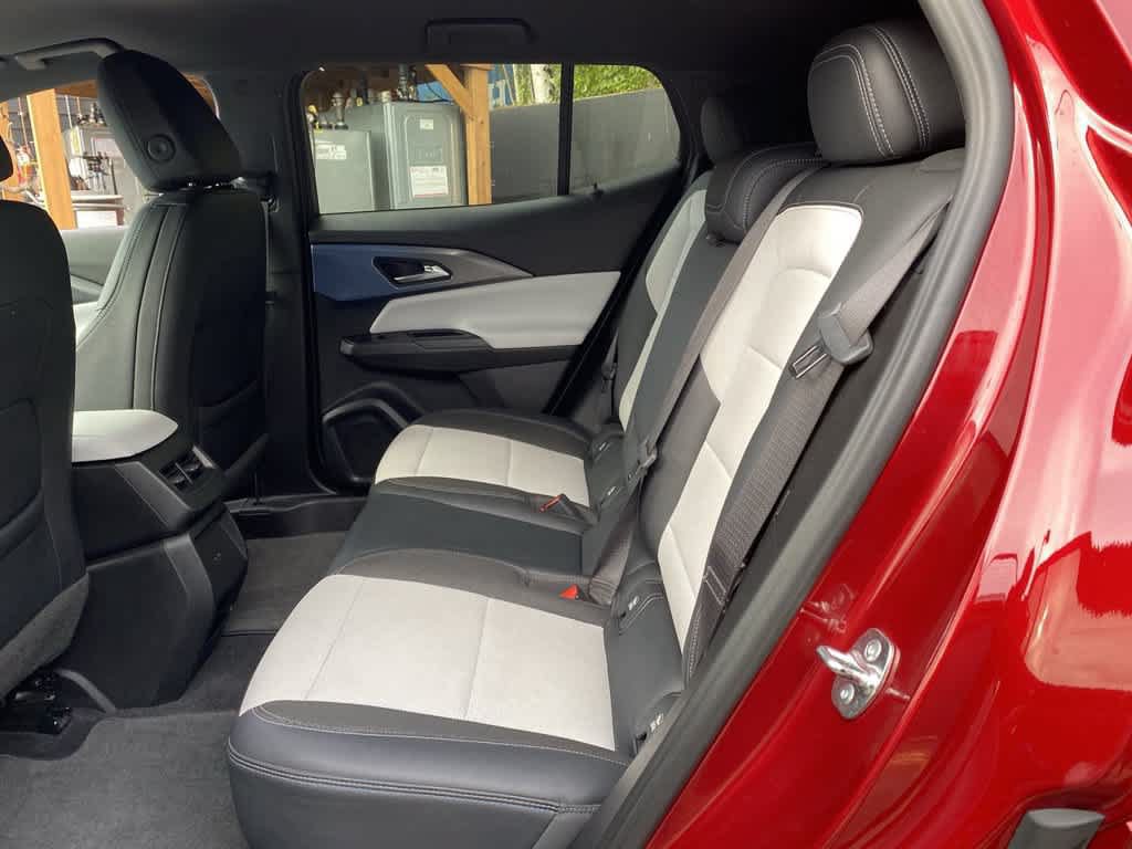 Used 2024 Chevrolet Equinox EV LT w/ LPO, Active Package AWD/4WD image 16