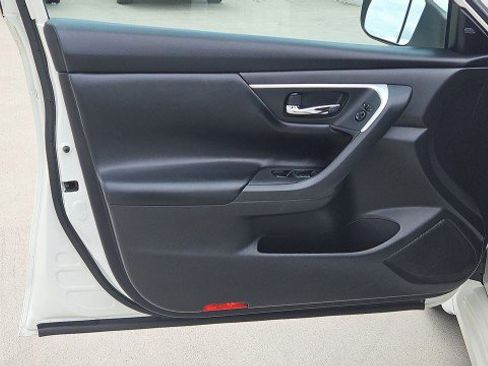 Used 2016 Nissan Altima 2.5 SV FWD image 21