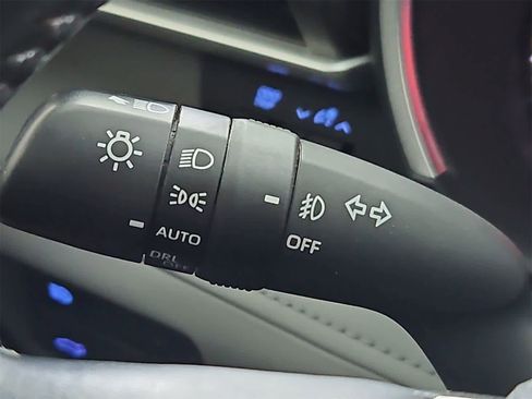 Used 2022 Toyota Highlander XLE image 28