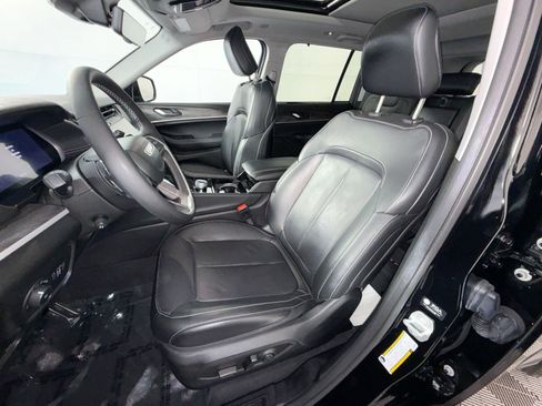 Used 2023 Jeep Grand Cherokee Limited w/ Luxury Tech Group II AWD/4WD image 13