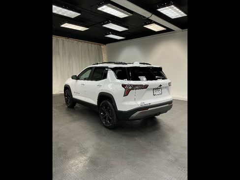 New 2026 Chevrolet Equinox LT image 3