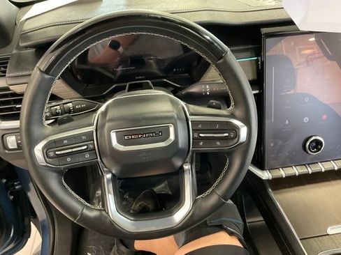 Used 2025 GMC Acadia Denali w/ Super Cruise Package AWD/4WD image 34