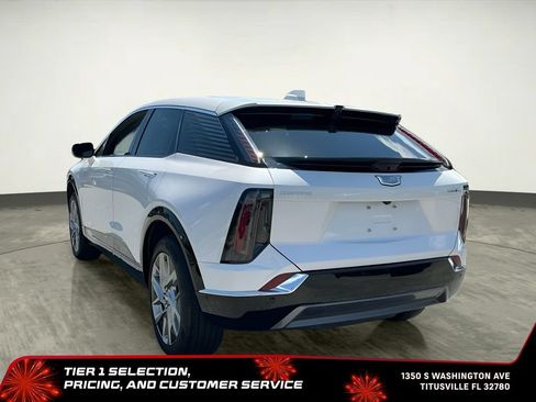 Used 2025 Cadillac Optiq Luxury 2 w/ LPO, Floor Liner Package AWD/4WD image 6