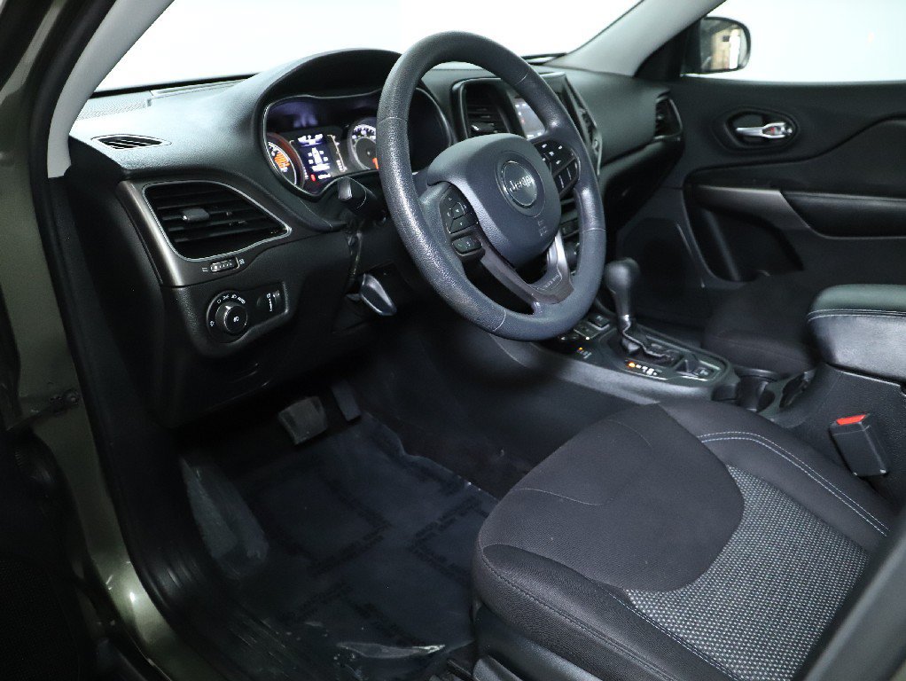 Used 2019 Jeep Cherokee Latitude w/ Popular Appearance Group AWD/4WD image 17