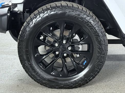 Used 2022 Jeep Wrangler Unlimited Sahara w/ Cold Weather Group image 17