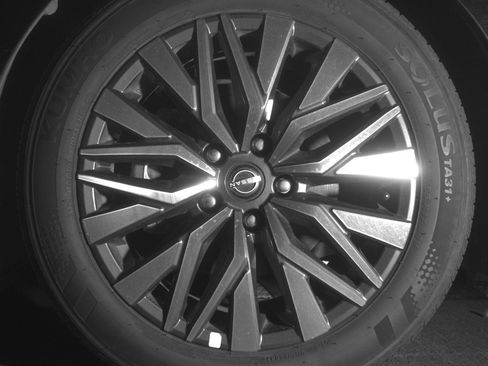 Used 2025 Nissan Altima 2.5 SV image 12