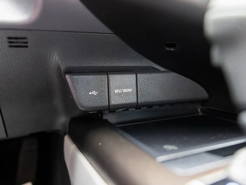 Used 2021 Toyota Camry LE image 29