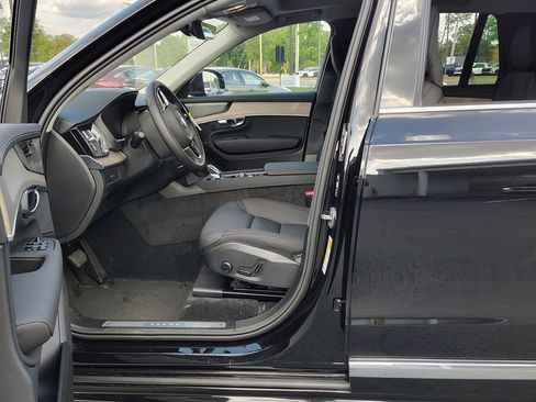 New 2026 Volvo XC90 B6 Plus w/ Protection Package Premier image 7