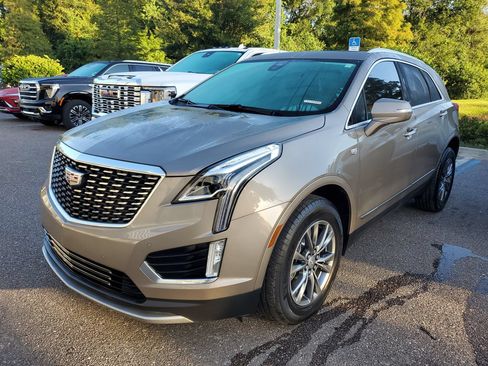 Used 2023 Cadillac XT5 Premium Luxury FWD image 2