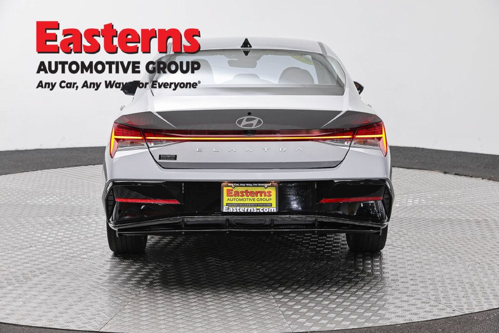Used 2025 Hyundai Elantra SEL FWD image 8