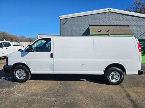 Used 2015 Chevrolet Express 2500 Extended RWD image 6