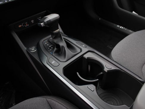 New 2025 Kia K4 LXS image 13