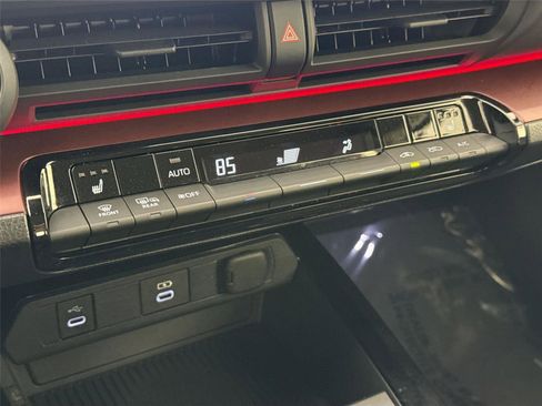 Certified 2025 Toyota Prius Plug-In Hybrid image 27