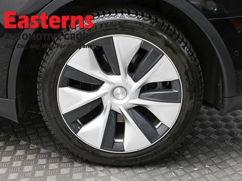 Used 2021 Tesla Model Y Long Range image 8