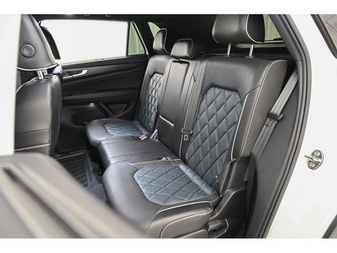 Used 2024 Volkswagen Atlas Cross Sport SEL Premium R-Line image 21