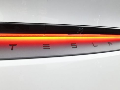 Used 2026 Tesla Model Y Long Range image 22