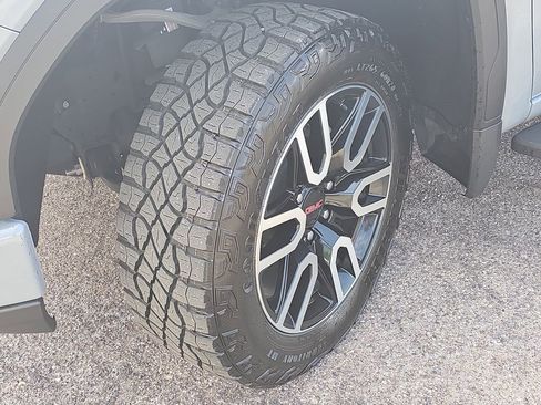 Used 2024 GMC Sierra 1500 AT4 w/ Technology Package AWD/4WD image 38