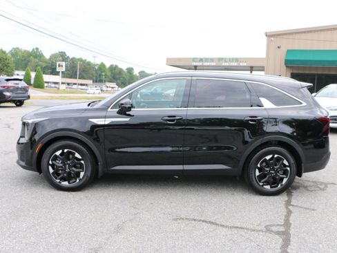 Used 2026 Kia Sorento S w/ S Panoramic Sunroof Package FWD image 2