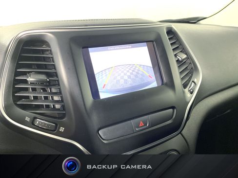 Used 2019 Jeep Cherokee Latitude Plus FWD image 4