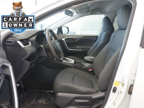 Used 2021 Toyota RAV4 LE image 19