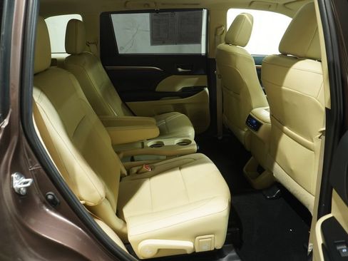 Used 2019 Toyota Highlander Limited AWD/4WD image 17