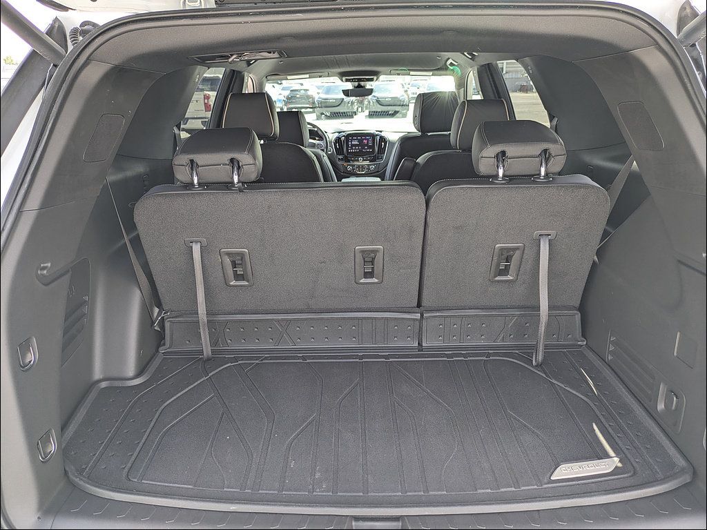 Used 2023 Chevrolet Traverse Premier FWD image 13