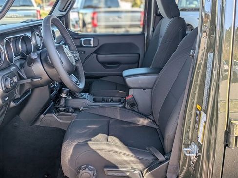 Used 2023 Jeep Gladiator Willys image 14