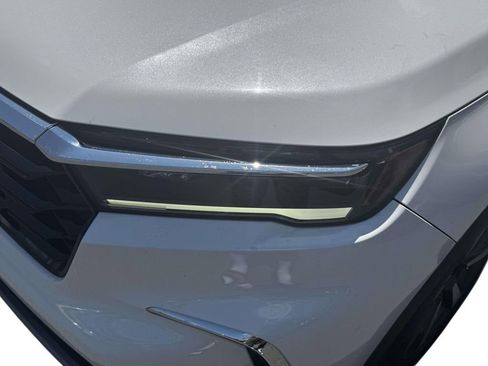 Used 2023 Honda Pilot Touring image 11