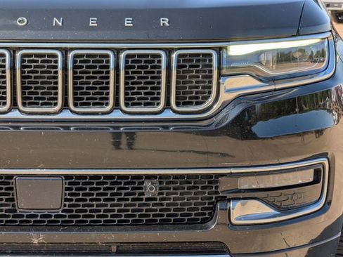 Used 2024 Jeep Wagoneer L Series III AWD/4WD image 9