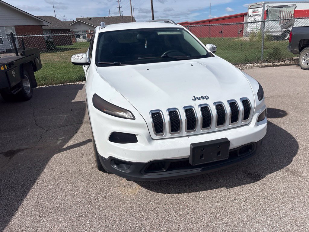 Used 2018 Jeep Cherokee Latitude FWD image 2