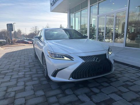 Certified 2021 Lexus ES 250 w/ Premium Package image 2